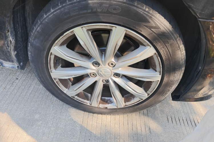 Used Volkswagen Passat 2017 330TSI DSG Luxury Edition Right Front Wheel Hub