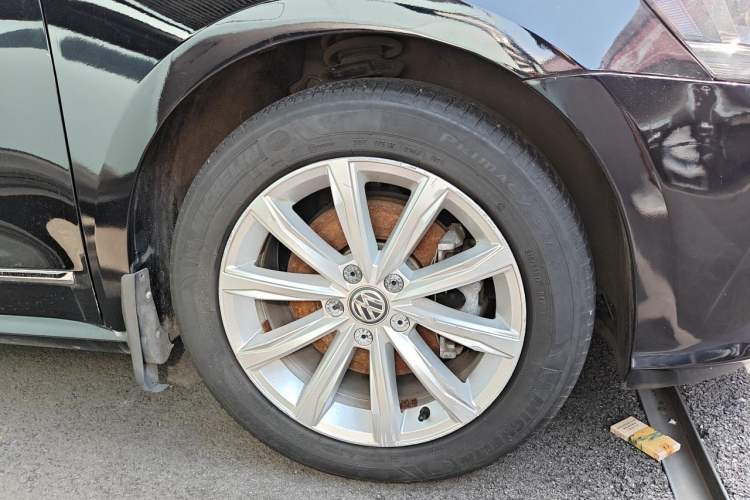 Used Volkswagen Passat 2017 330TSI DSG Luxury Edition Right Front Wheel Hub