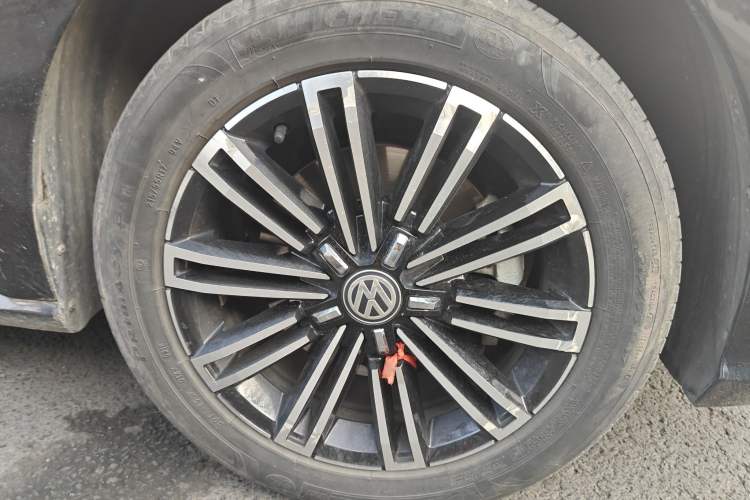 Used Volkswagen Passat 2017 330TSI DSG Prestige Edition Right Front Wheel Hub