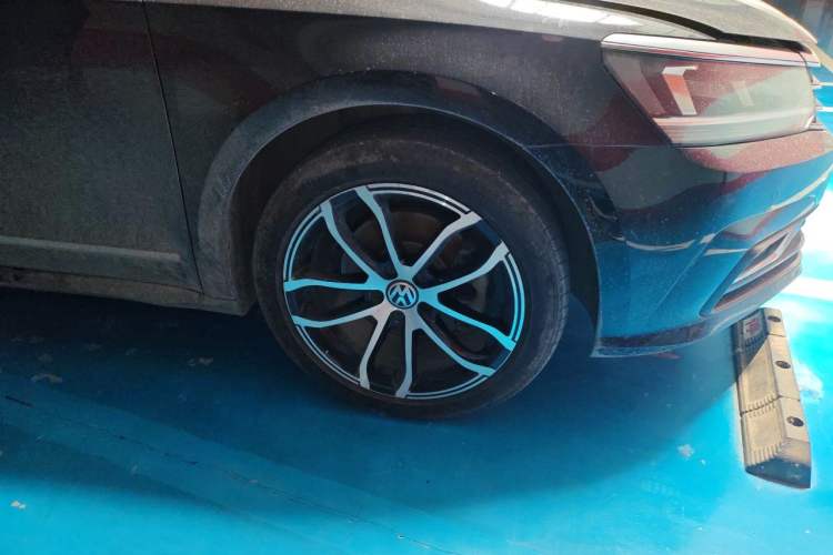 Used Volkswagen Passat 2017 330TSI DSG Luxury Edition Right Front Wheel Hub