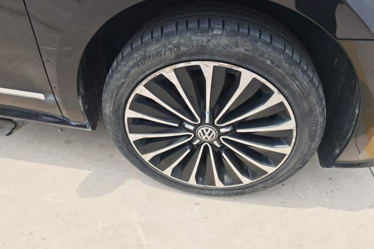 Used Volkswagen Passat 2017 330TSI DSG Prestige Edition Right Front Wheel Hub
