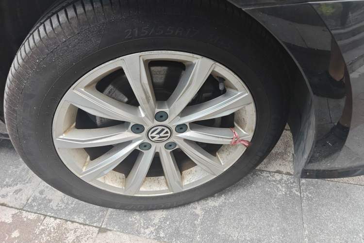 Used Volkswagen Passat 2017 330TSI DSG Luxury Edition Right Front Wheel Hub
