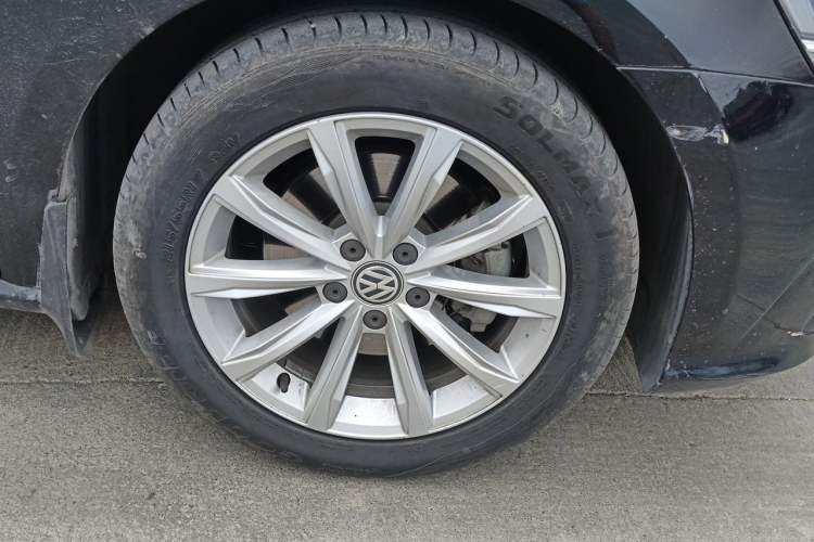 Used Volkswagen Passat 2017 280TSI DSG Luxury Edition Right Front Wheel Hub
