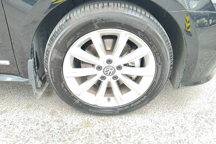 Used Volkswagen Passat 2017 330TSI DSG Luxury Edition Right Front Wheel Hub