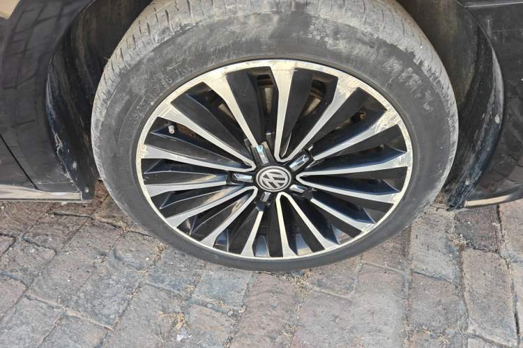 Used Volkswagen Passat 2017 330TSI DSG Prestige Edition Right Front Wheel Hub