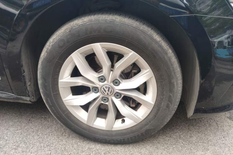 Used Volkswagen Passat 2017 1.8TSI DSG Government Procurement Version (CEA Engine) Right Front Wheel Hub
