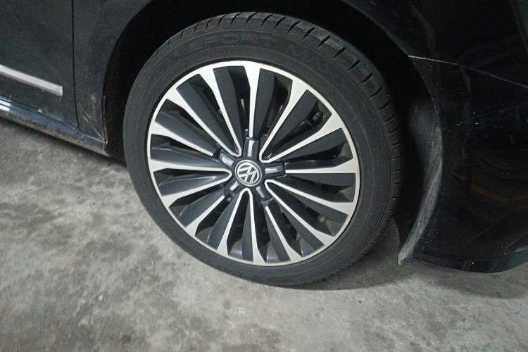 Used Volkswagen Passat 2017 330TSI DSG Prestige Edition Right Front Wheel Hub