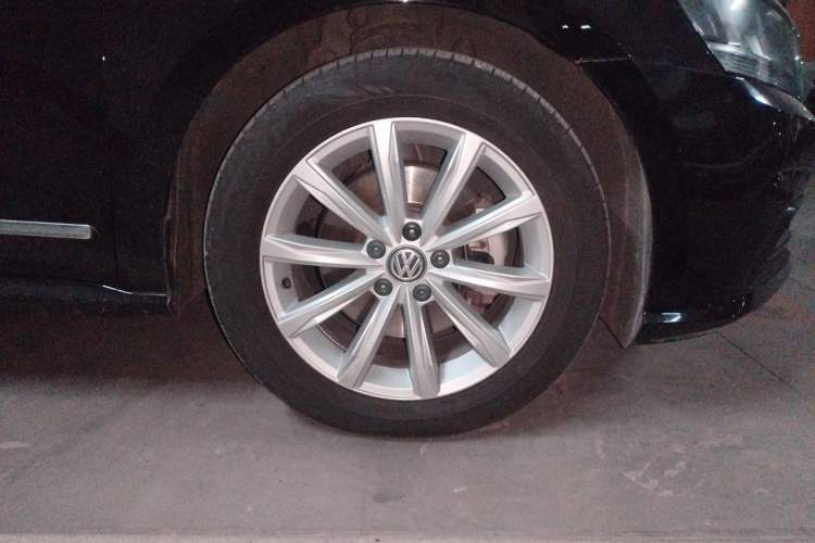 Used Volkswagen Passat 2017 330TSI DSG Prestige Edition Right Front Wheel Hub