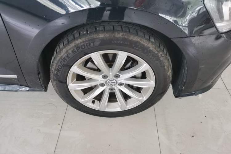 Used Volkswagen Passat 2017 330TSI DSG Luxury Edition Right Front Wheel Hub
