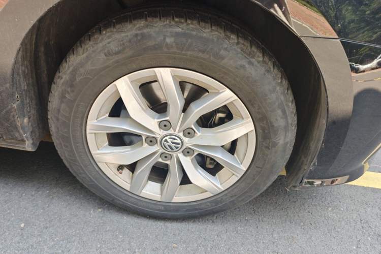 Used Volkswagen Passat 2017 1.8TSI DSG Government Procurement Version (CEA Engine) Right Front Wheel Hub