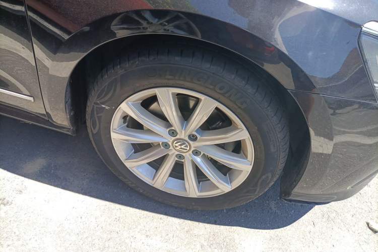 Used Volkswagen Passat 2017 330TSI DSG Luxury Edition Right Front Wheel Hub