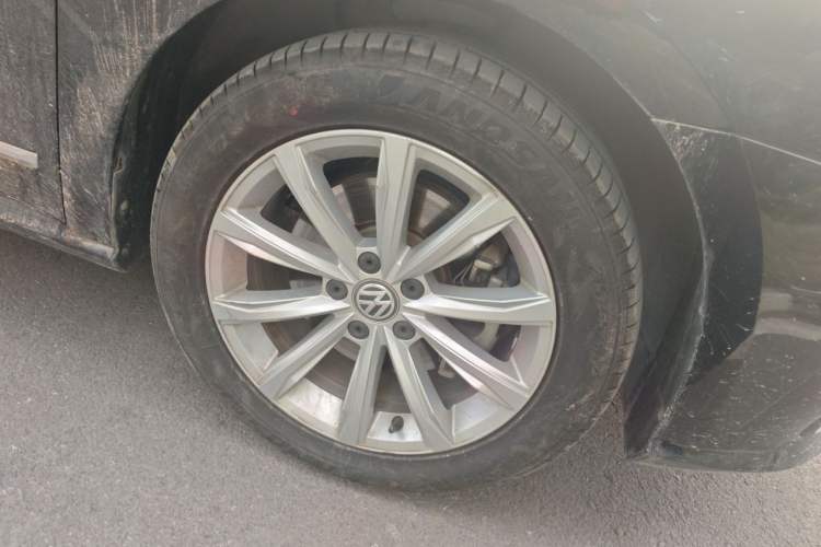 Used Volkswagen Passat 2017 280TSI DSG Luxury Edition Right Front Wheel Hub