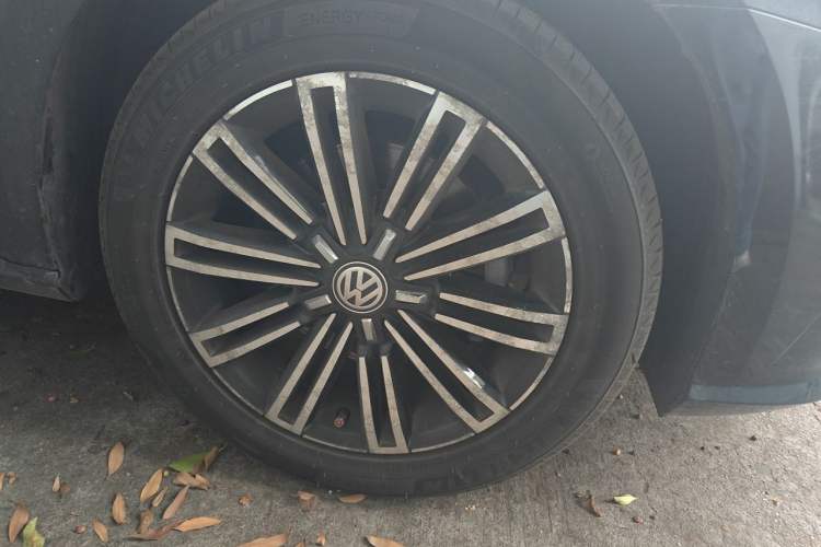 Used Volkswagen Passat 2017 330TSI DSG Prestige Edition Right Front Wheel Hub