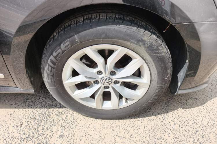 Used Volkswagen Passat 2017 280TSI DSG Luxury Edition Right Front Wheel Hub