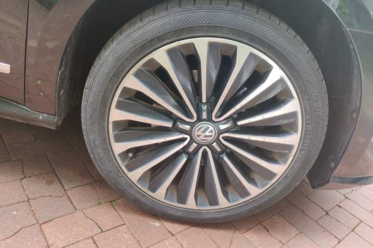 Used Volkswagen Passat 2017 330TSI DSG Prestige Edition Right Front Wheel Hub