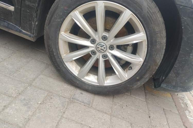 Used Volkswagen Passat 2017 330TSI DSG Luxury Edition Right Front Wheel Hub