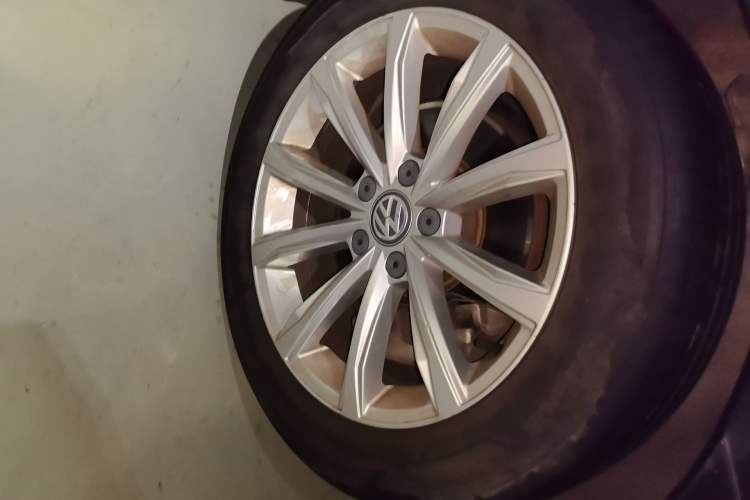 Used Volkswagen Passat 2017 330TSI DSG Luxury Edition Right Front Wheel Hub