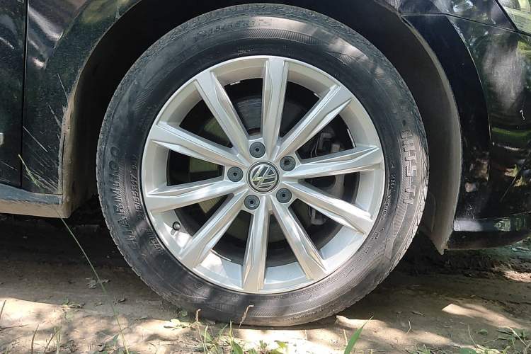 Used Volkswagen Passat 2017 330TSI DSG Luxury Edition Right Front Wheel Hub