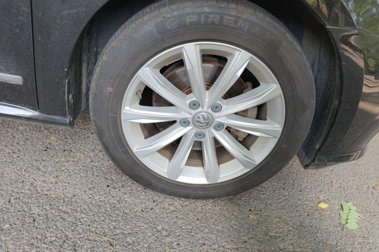 Used Volkswagen Passat 2017 330TSI DSG Luxury Edition Right Front Wheel Hub