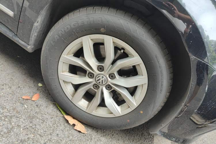 Used Volkswagen Passat 2017 280TSI DSG Luxury Edition Right Front Wheel Hub
