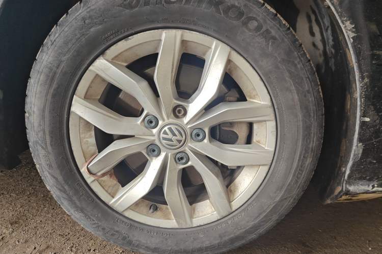 Used Volkswagen Passat 2017 280TSI DSG Luxury Edition Right Front Wheel Hub