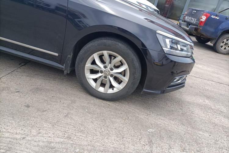 Used Volkswagen Passat 2017 280TSI DSG Luxury Edition Right Front Wheel Hub