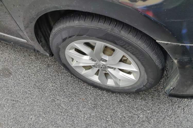 Used Volkswagen Passat 2017 1.8TSI DSG Government Procurement Version (CEA Engine) Right Front Wheel Hub