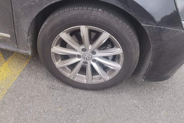 Used Volkswagen Passat 2017 330TSI DSG Luxury Edition Right Front Wheel Hub
