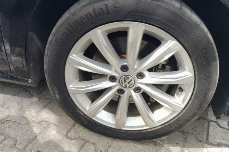 Used Volkswagen Passat 2017 330TSI DSG Luxury Edition Right Front Wheel Hub