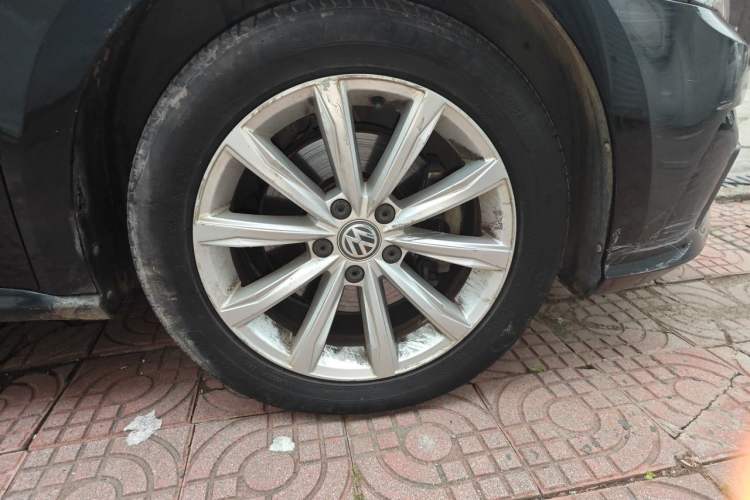 Used Volkswagen Passat 2017 330TSI DSG Luxury Edition Right Front Wheel Hub
