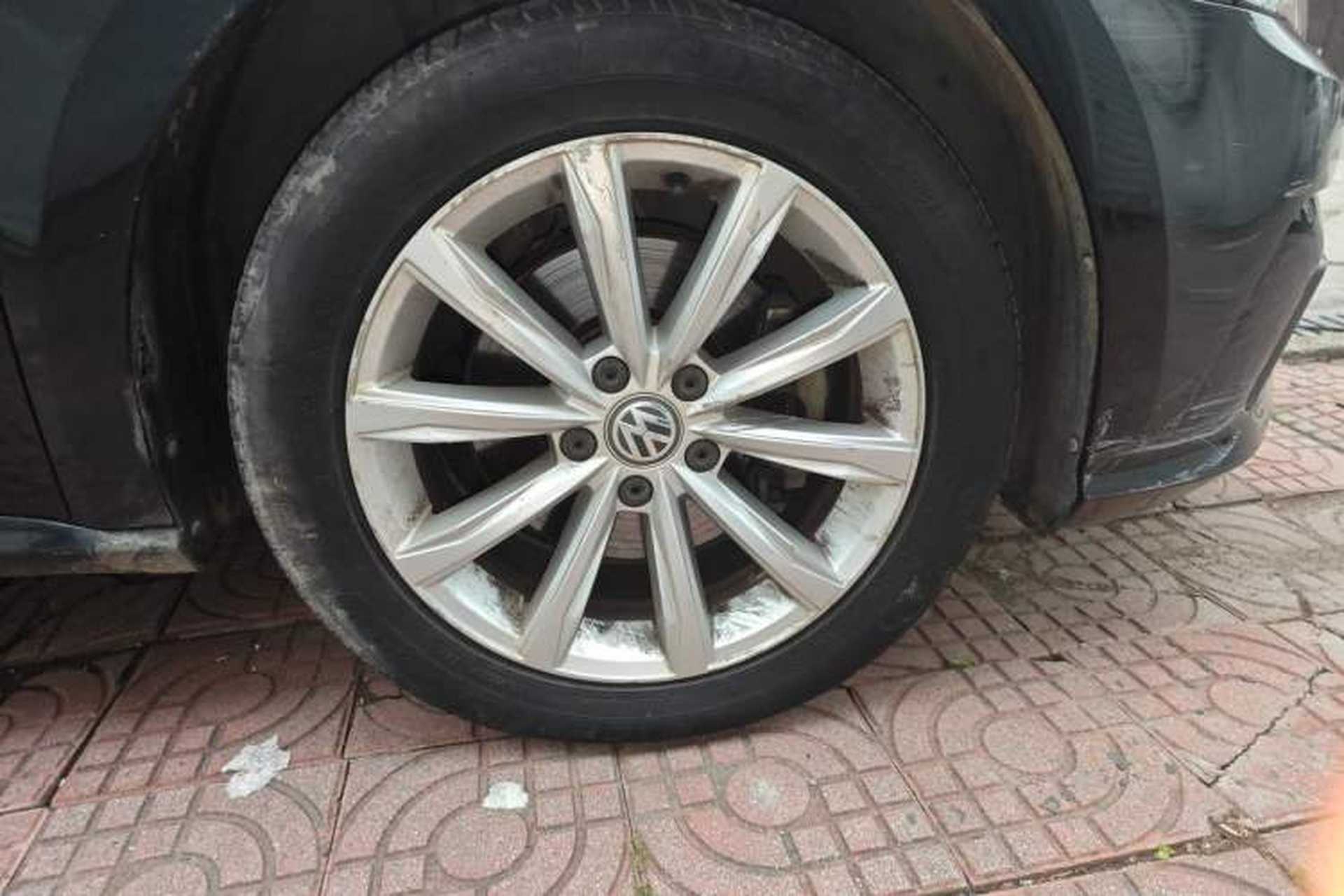 Used Volkswagen Passat 2017 330TSI DSG Luxury Edition Right Front Wheel Hub