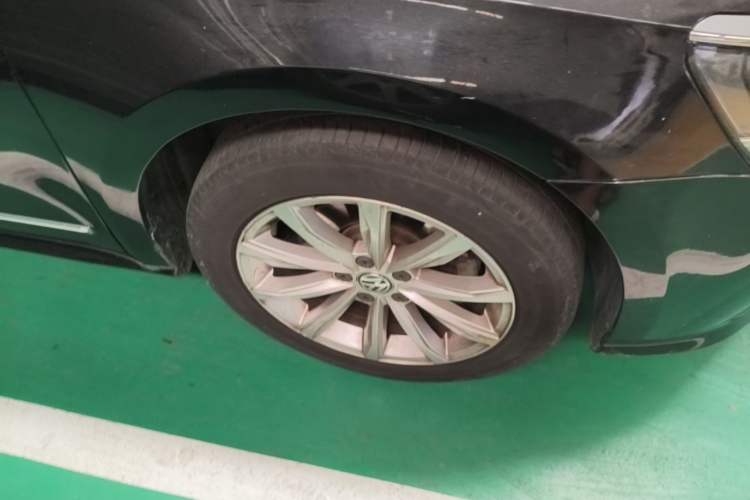 Used Volkswagen Passat 2017 330TSI DSG Luxury Edition Right Front Wheel Hub