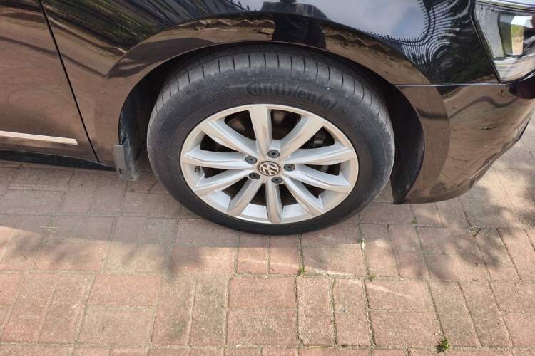 Used Volkswagen Passat 2017 330TSI DSG Luxury Edition Right Front Wheel Hub