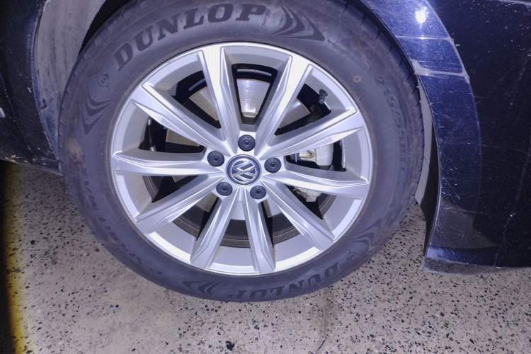 Used Volkswagen Passat 2017 330TSI DSG Luxury Edition Right Front Wheel Hub