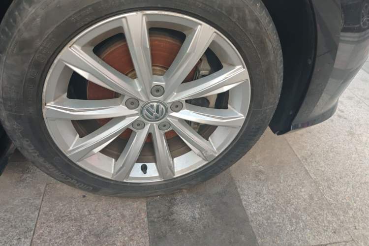 Used Volkswagen Passat 2017 330TSI DSG Luxury Edition Right Front Wheel Hub