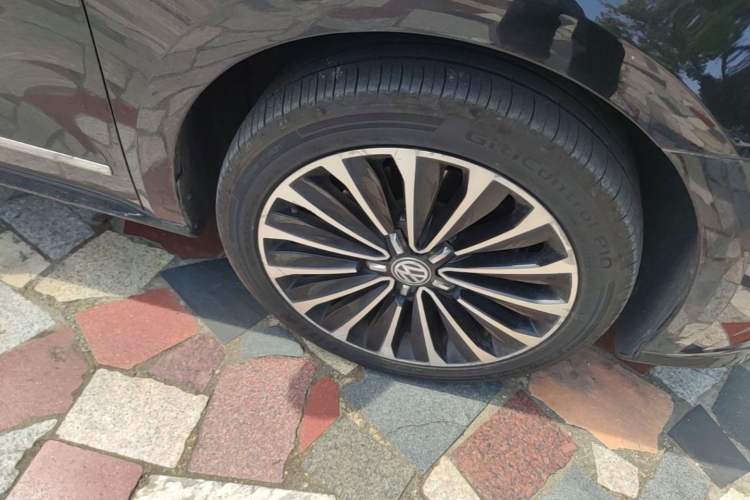Used Volkswagen Passat 2017 330TSI DSG Prestige Edition Right Front Wheel Hub