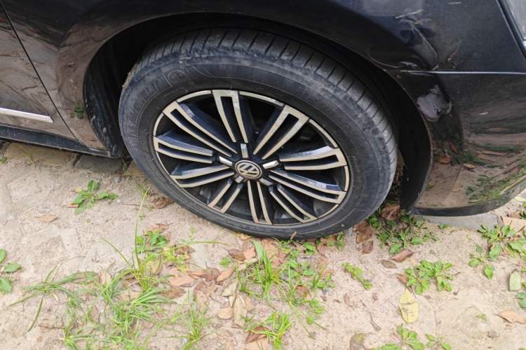 Used Volkswagen Passat 2017 330TSI DSG Prestige Edition Right Front Wheel Hub