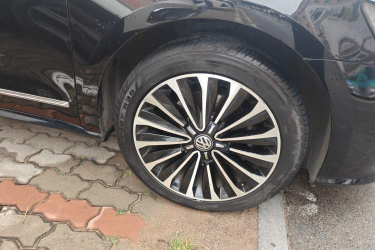 Used Volkswagen Passat 2017 330TSI DSG Prestige Edition Right Front Wheel Hub