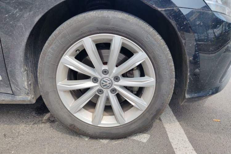 Used Volkswagen Passat 2017 330TSI DSG Luxury Edition Right Front Wheel Hub