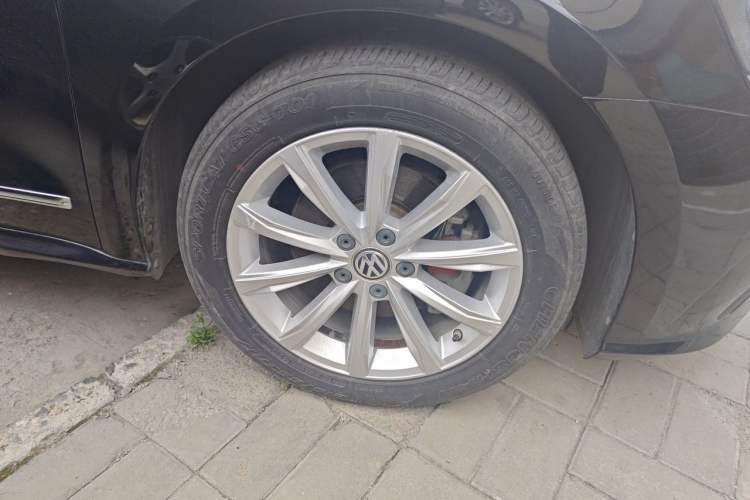 Used Volkswagen Passat 2017 330TSI DSG Luxury Edition Right Front Wheel Hub