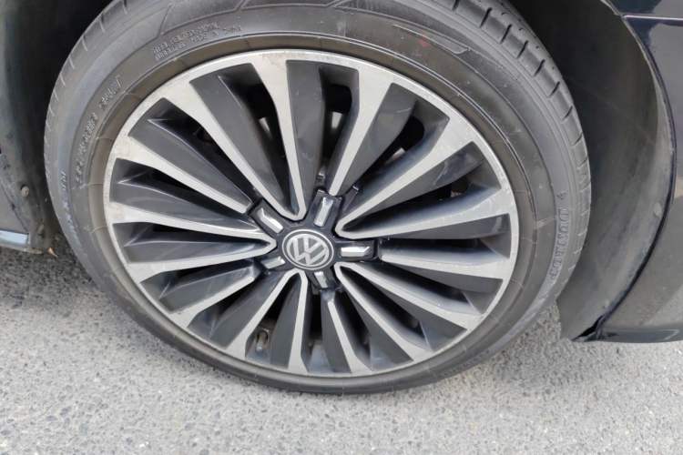 Used Volkswagen Passat 2017 330TSI DSG Prestige Edition Right Front Wheel Hub