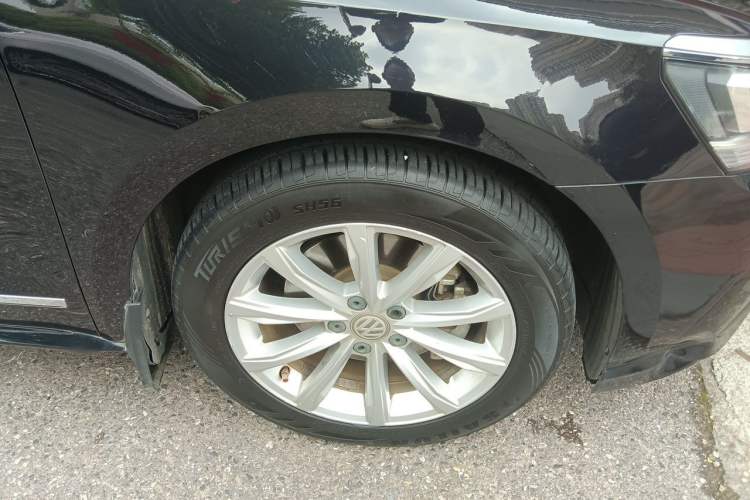 Used Volkswagen Passat 2017 330TSI DSG Luxury Edition Right Front Wheel Hub