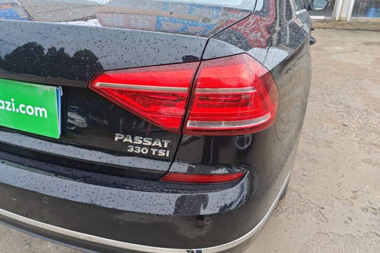 Used Volkswagen Passat 2017 330TSI DSG Luxury Edition Right Rear Taillight