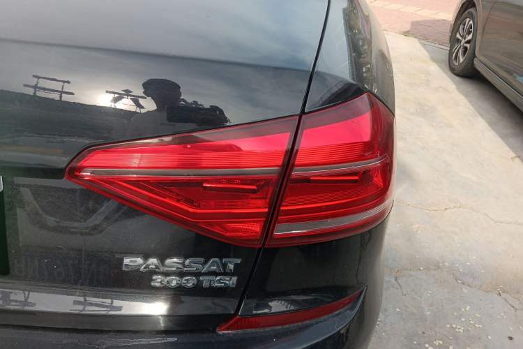 Used Volkswagen Passat 2017 330TSI DSG Luxury Edition Right Rear Taillight