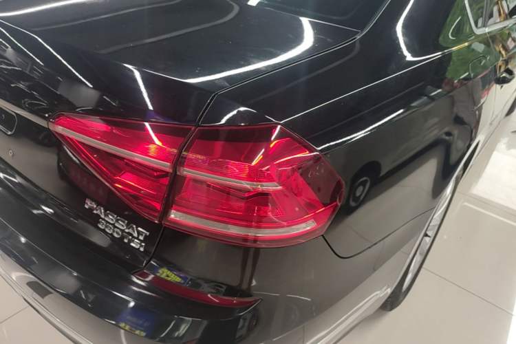 Used Volkswagen Passat 2017 330TSI DSG Luxury Edition Right Rear Taillight