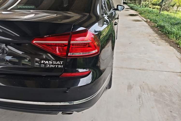 Used Volkswagen Passat 2017 330TSI DSG Luxury Edition Right Rear Taillight