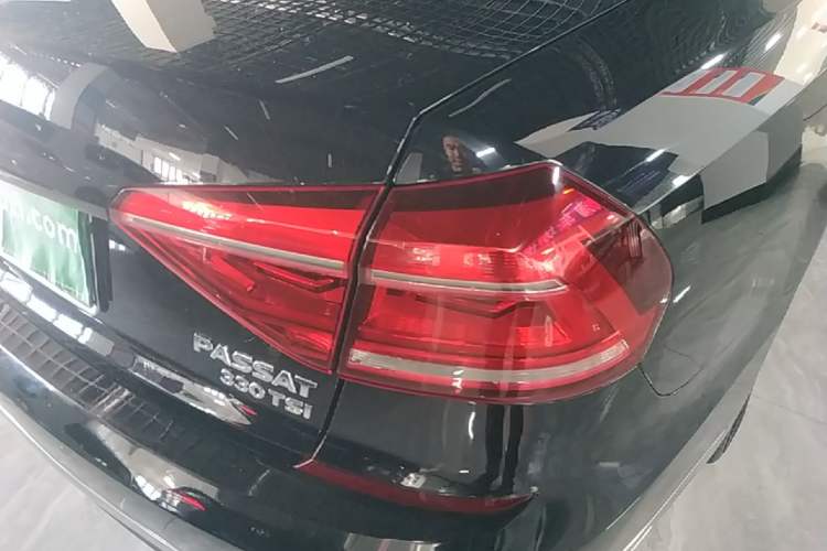 Used Volkswagen Passat 2017 330TSI DSG Luxury Edition Right Rear Taillight