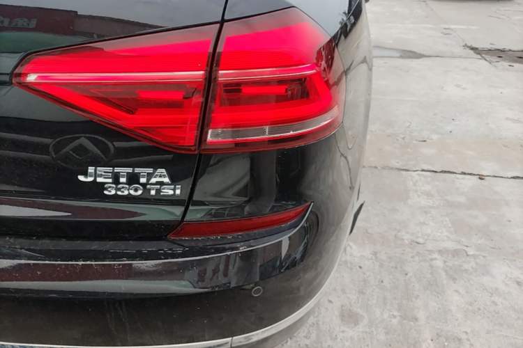Used Volkswagen Passat 2017 330TSI DSG Luxury Edition Right Rear Taillight