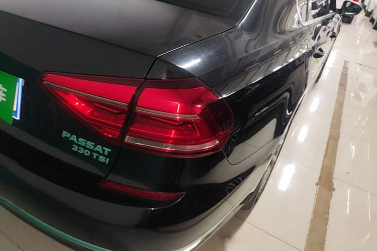 Used Volkswagen Passat 2017 330TSI DSG Luxury Edition Right Rear Taillight