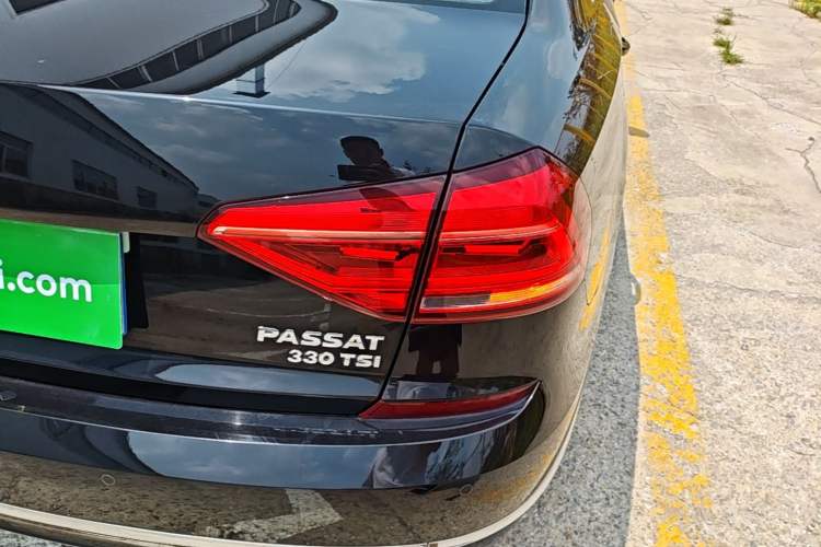 Used Volkswagen Passat 2017 330TSI DSG Luxury Edition Right Rear Taillight